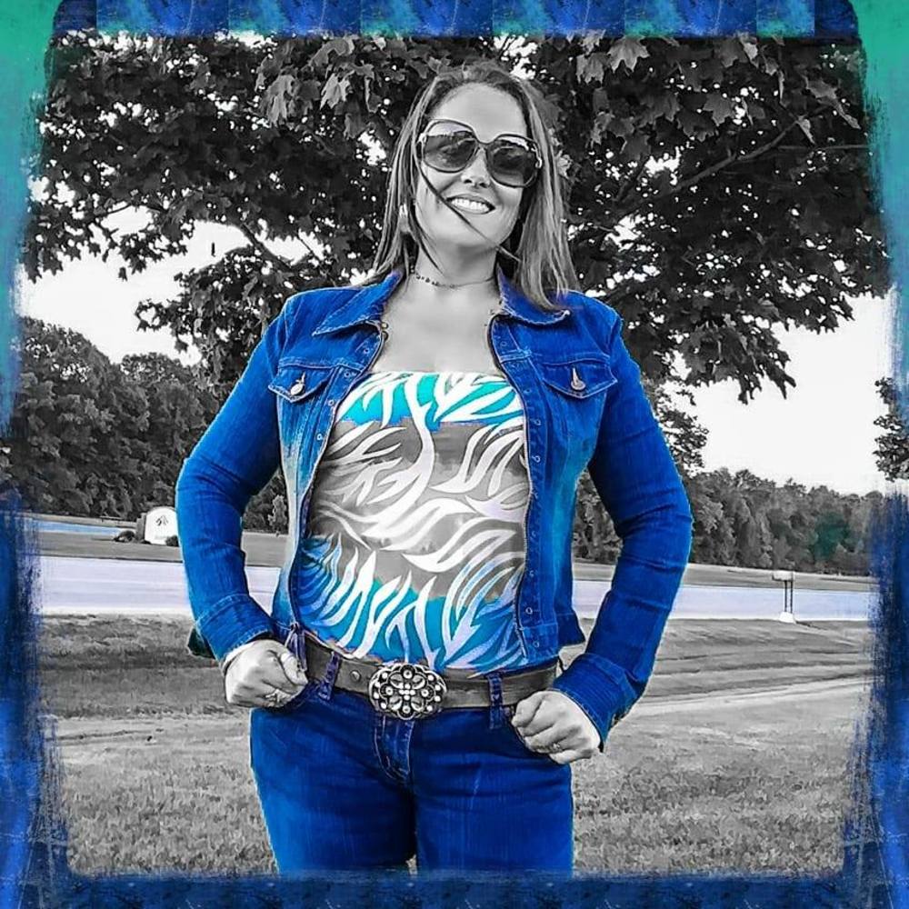 Meet your Posher, Tia